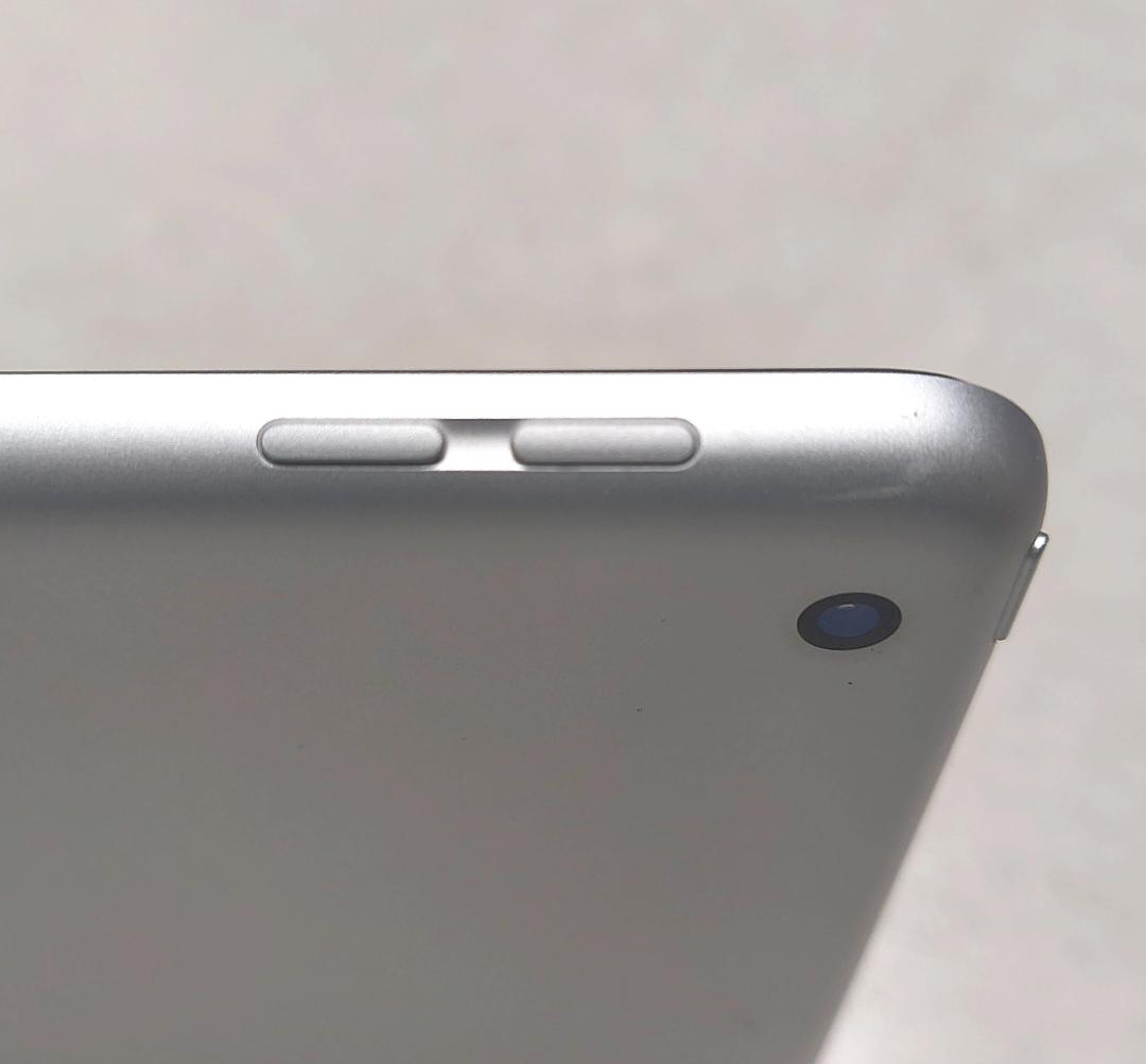 【ほぼ無傷・付属品全て未使用】iPad 第9世代 64GB Wi-Fi シルバー