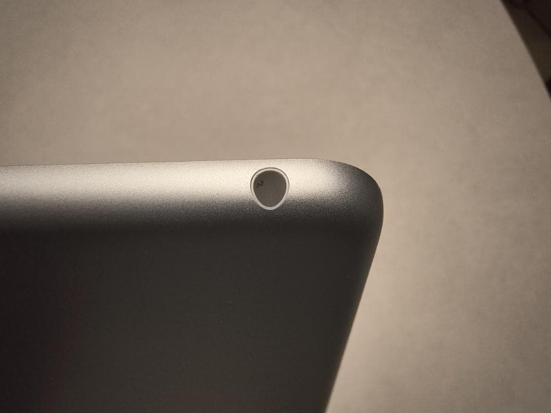 【ほぼ無傷・付属品全て未使用】iPad 第9世代 64GB Wi-Fi シルバー