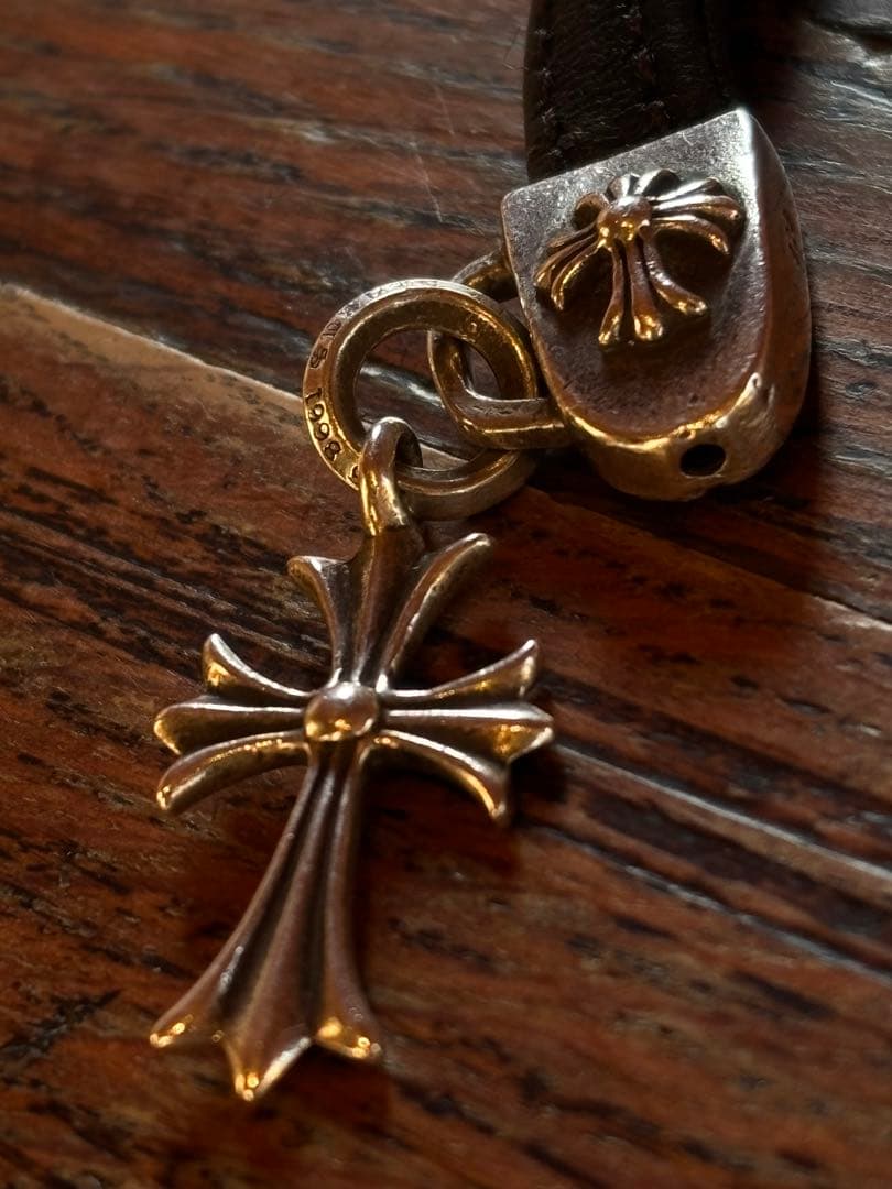 クロムハーツのクロスチャーム キーホルダー、スマホストラップ