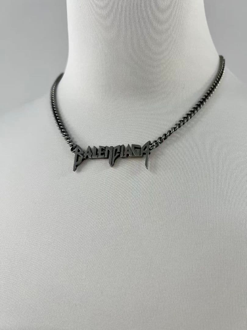 BALENCIAGA ロゴネックレス シルバー