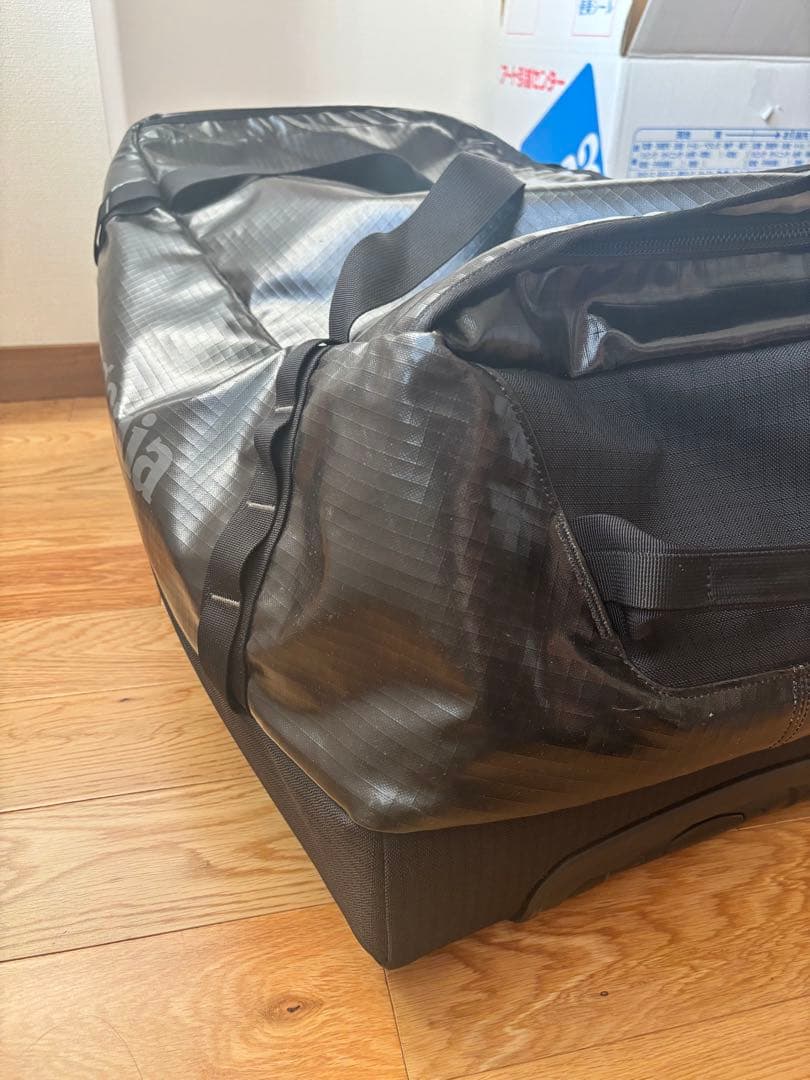 patagoniaブラックホール70L WHEELED DUFFEL