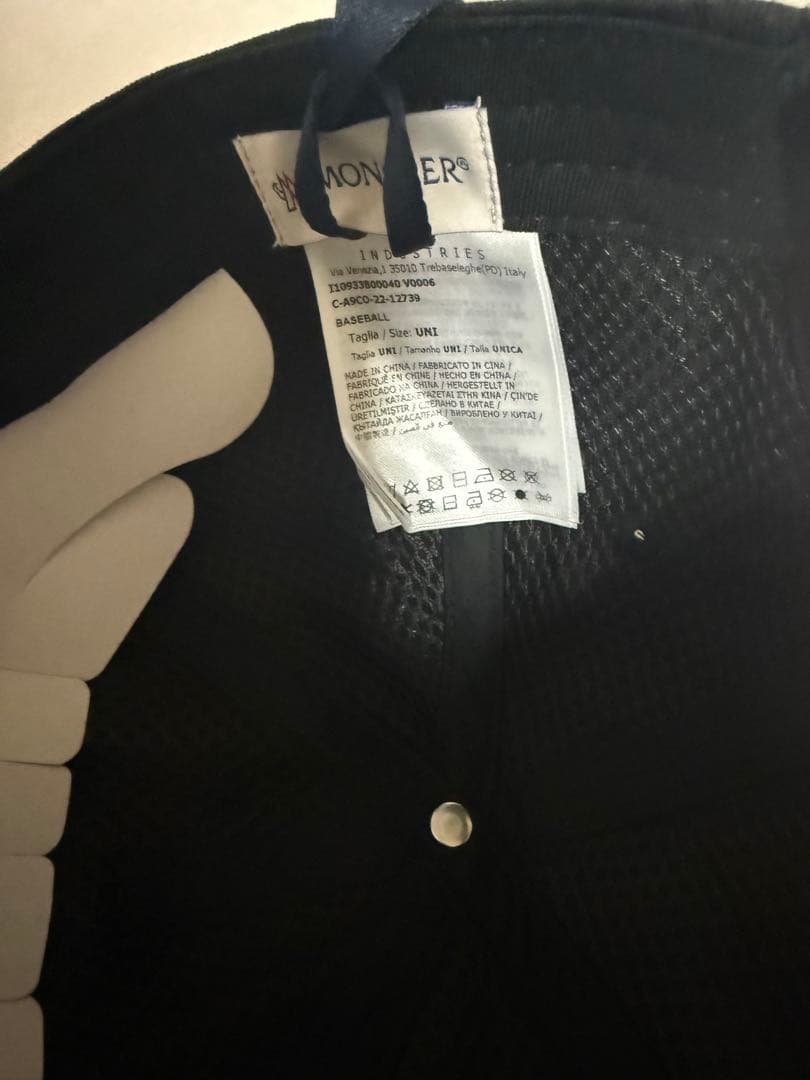 MONCLER ブラック ベースボールキャップ