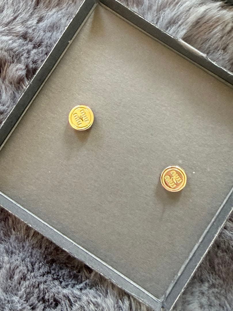 t*m様 MiuMiu エナメルメタルピアス