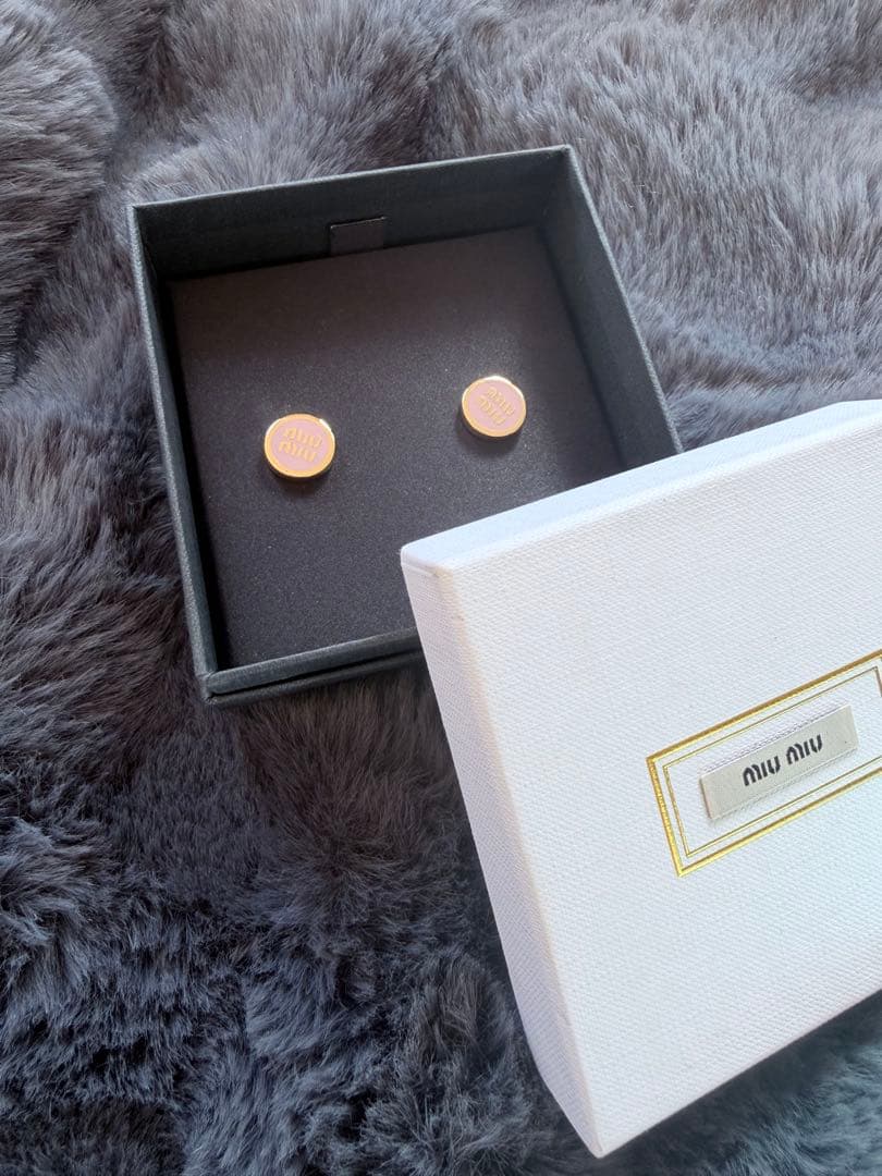 t*m様 MiuMiu エナメルメタルピアス