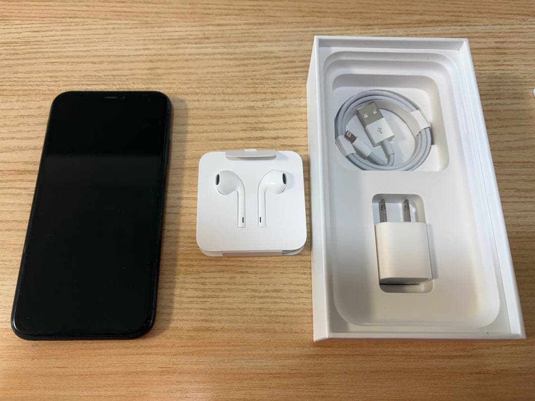 iPhone XR 128GB ブラック イヤホン＋USBケーブル＋ACアダプタ