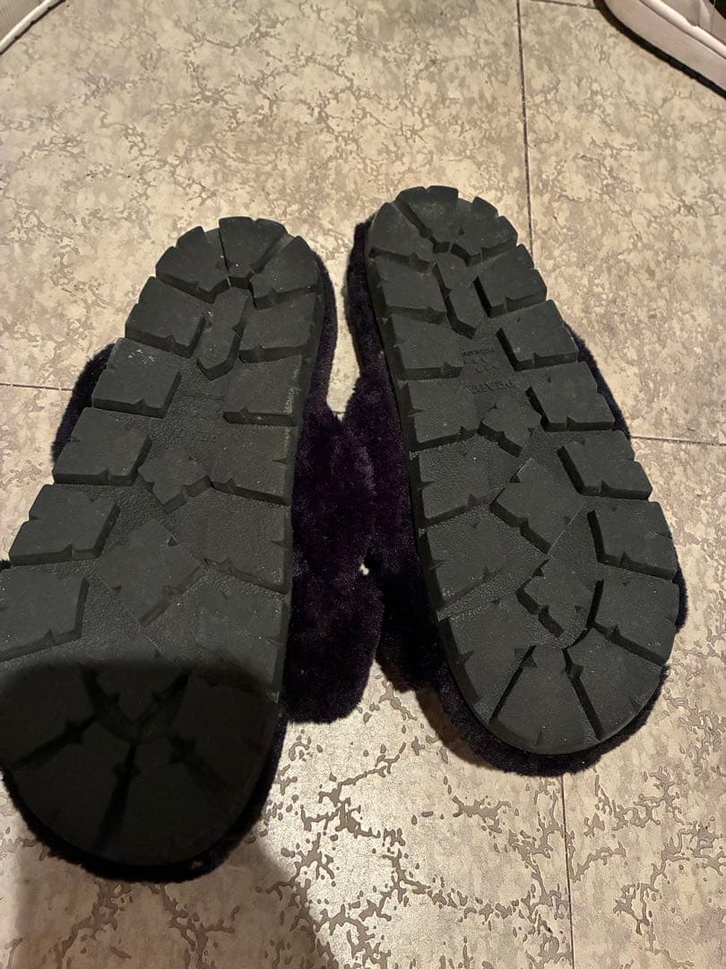 PRADA 黒 ファー サンダルノベルティ