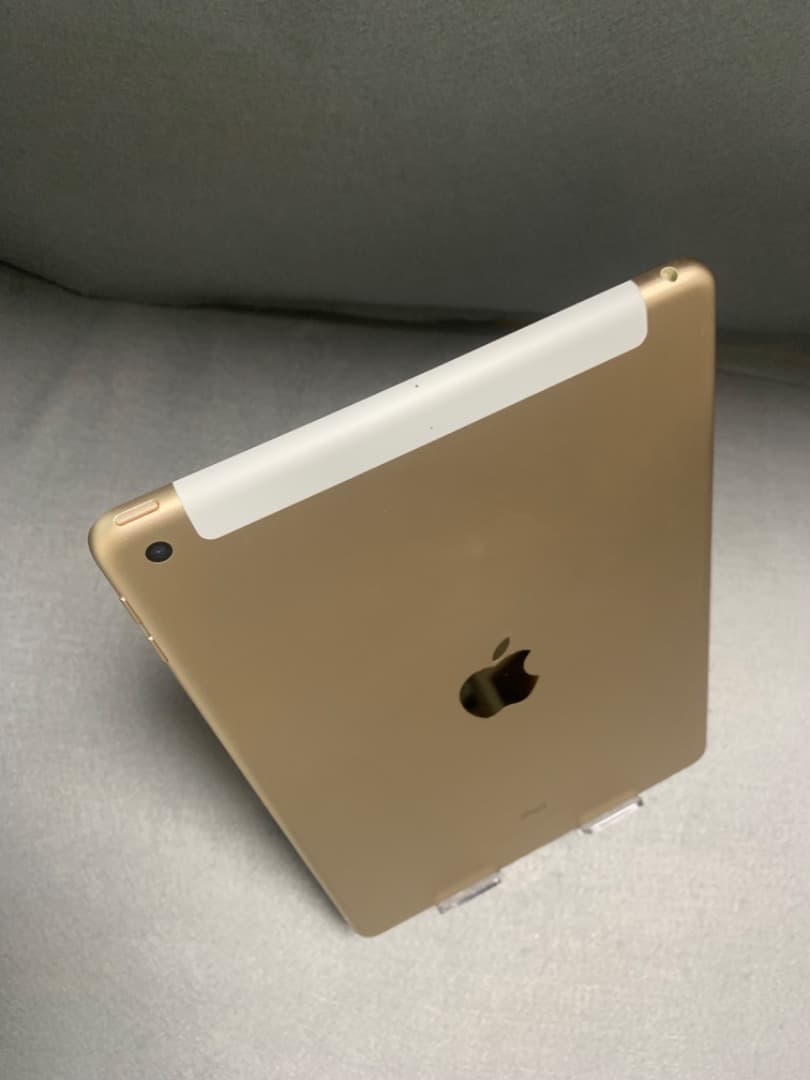 超美品 国内版 SIMフリー Cellular版 iPad 第5世代 32GB