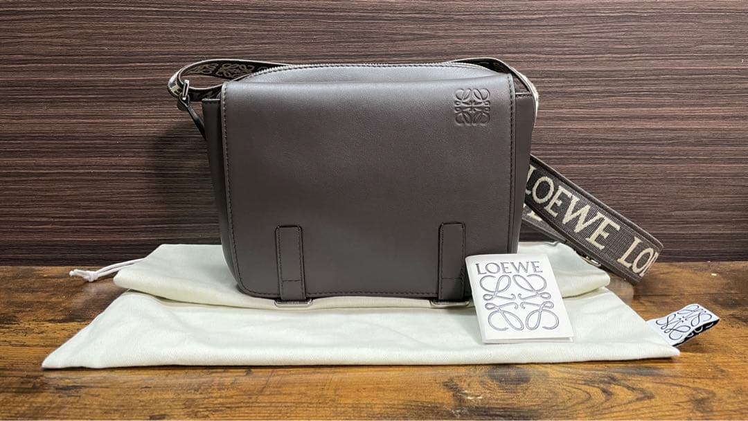 LOEWE ミリタリーメッセンジャーバッグ