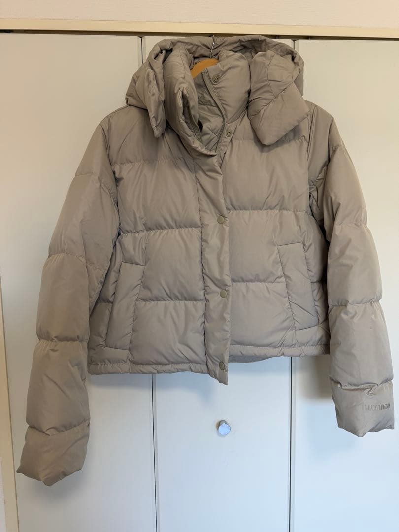 LULULEMON フード付きダウンジャケット