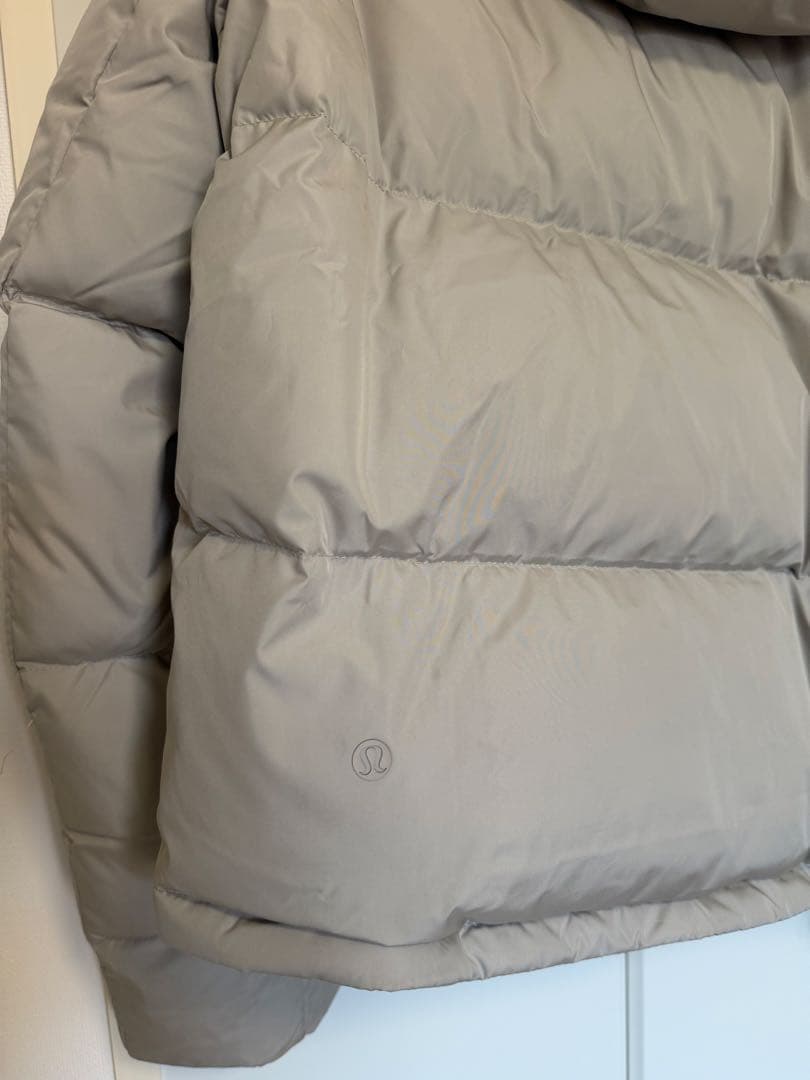 LULULEMON フード付きダウンジャケット