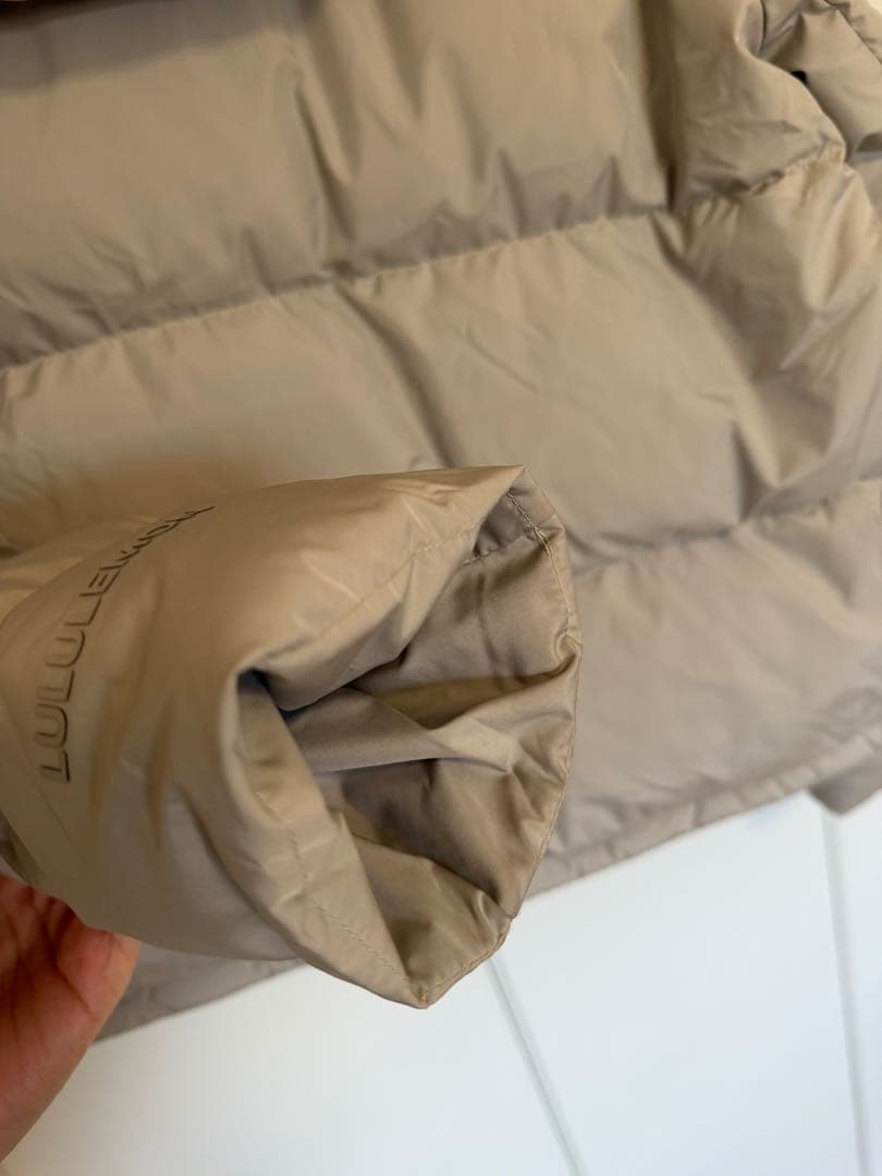 LULULEMON フード付きダウンジャケット