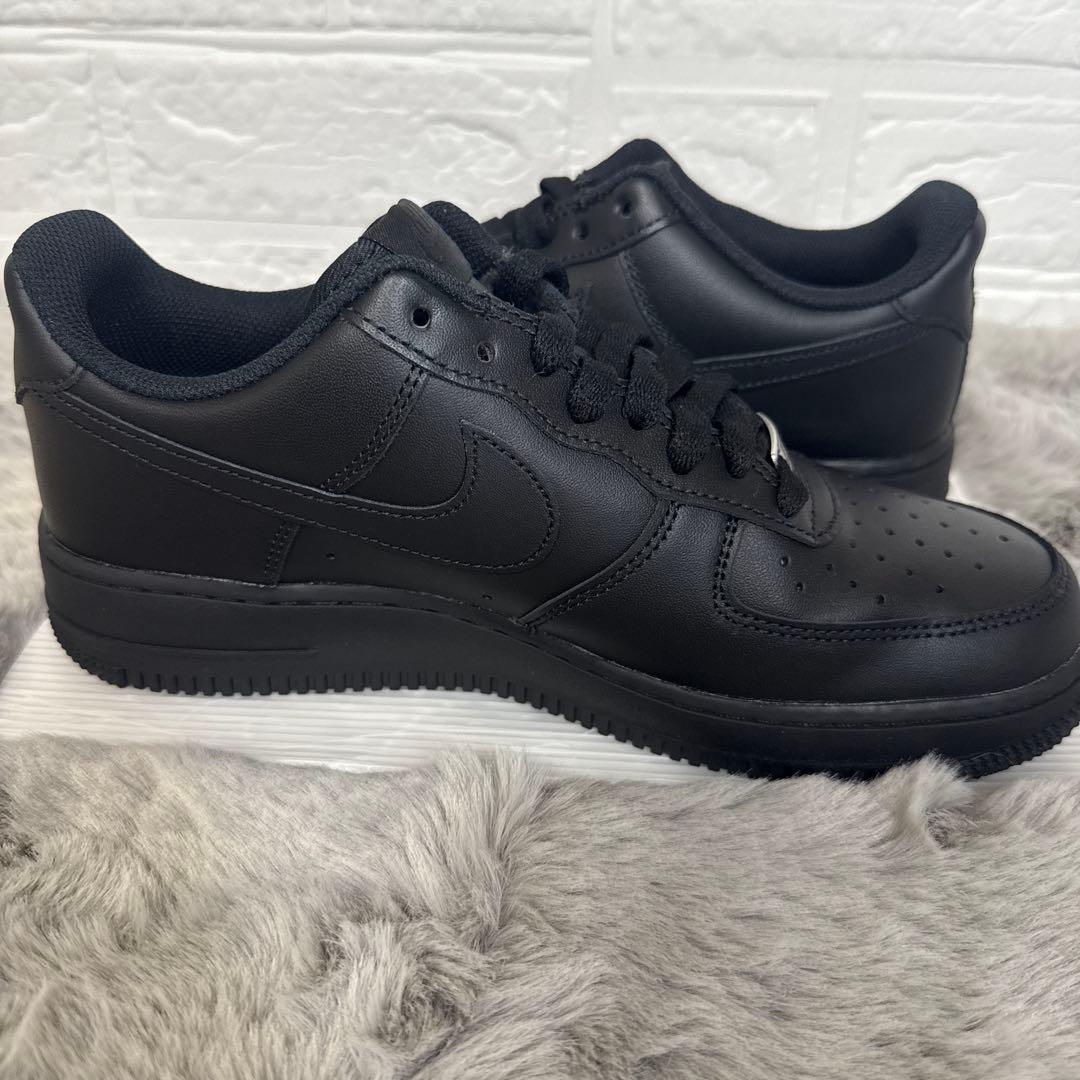 【未使用級】ナイキ NIKE エアフォース1 ブラック 26cm