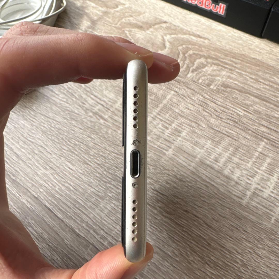 iPhone SE 第3世代 SIMフリー スターライト