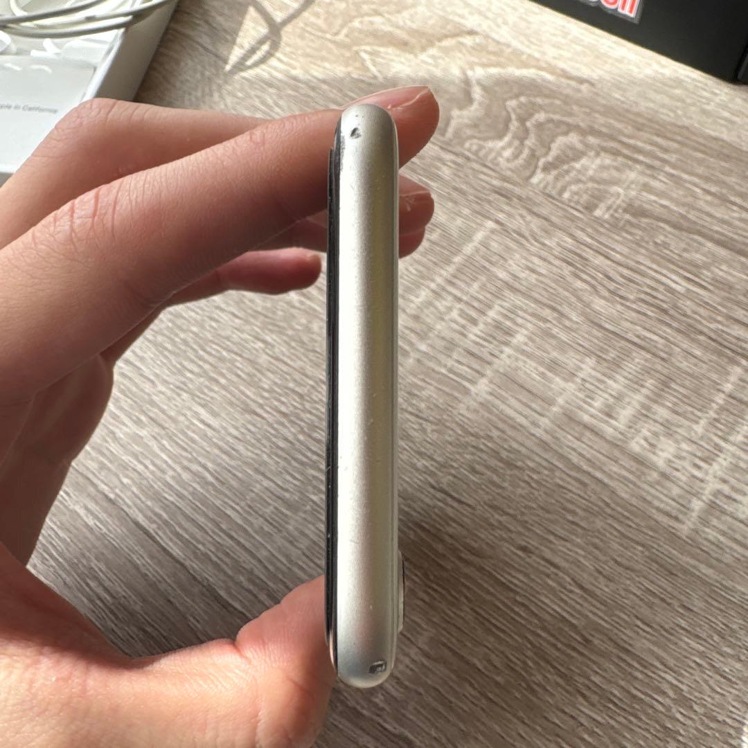 iPhone SE 第3世代 SIMフリー スターライト