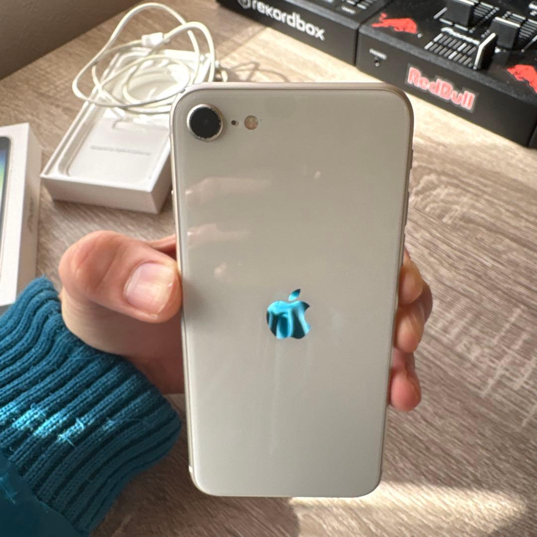 iPhone SE 第3世代 SIMフリー スターライト