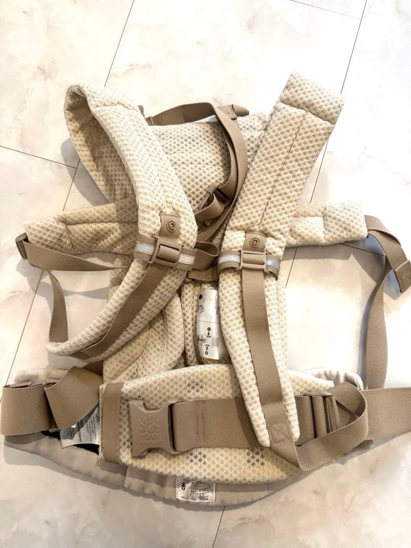 ergobaby ベージュ 抱っこ紐　オムニブリーズ