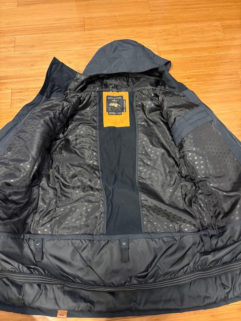 上:QUIKSILVER 下:BURTON スノボウェアセット【1回だけ使用】