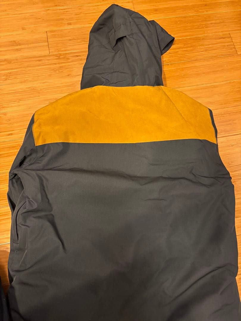 上:QUIKSILVER 下:BURTON スノボウェアセット【1回だけ使用】