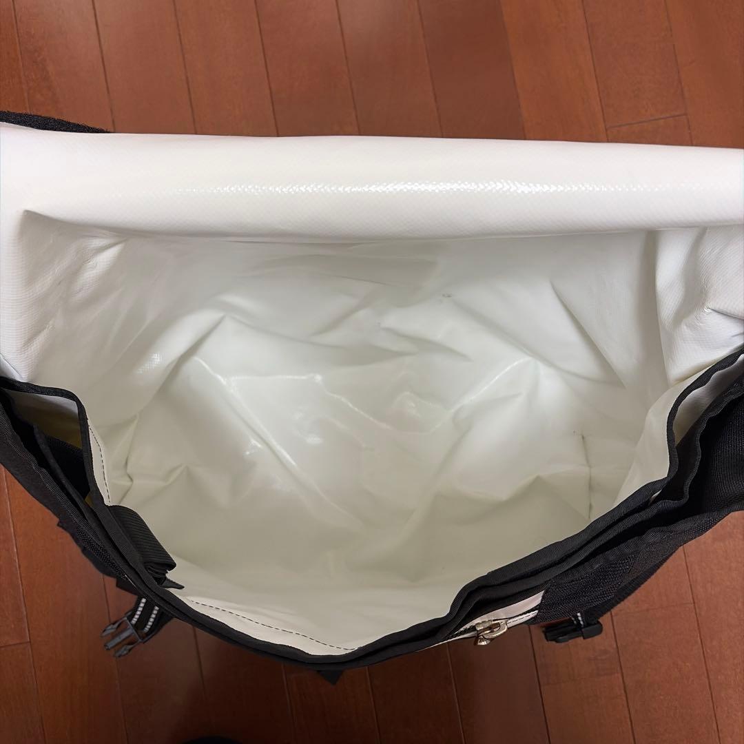 【美品ほぼ未使用】　防水　大容量　CHROME クローム　メッセンジャーバッグ