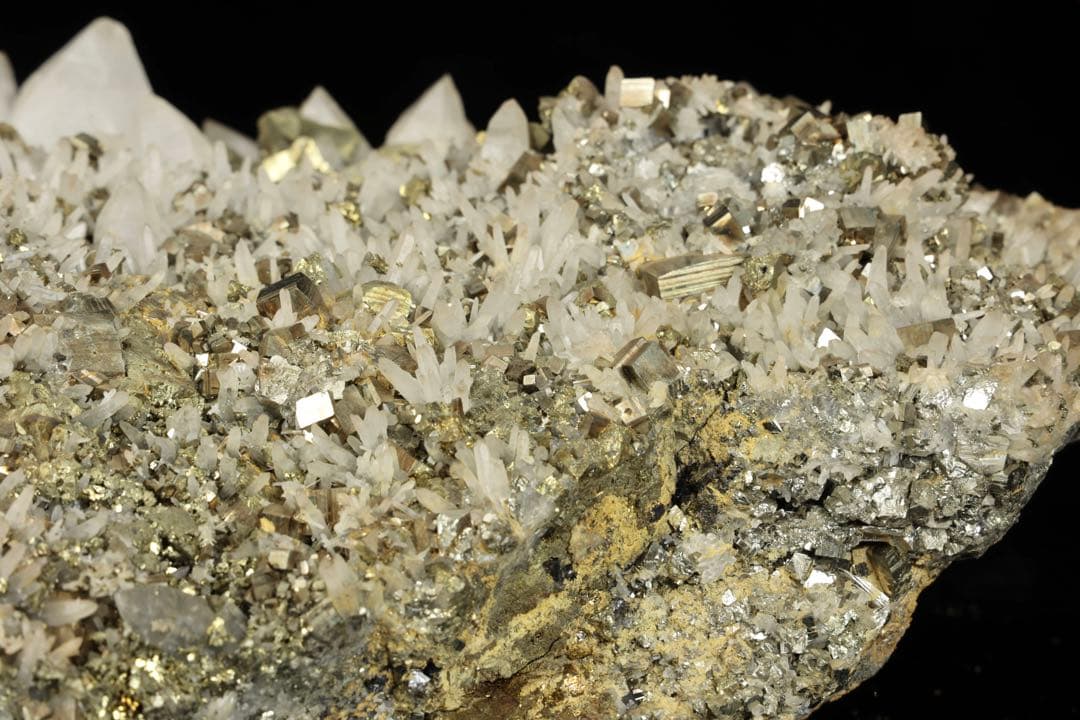 青森県尾太鉱山産 水晶 黄鉄鉱 7.9kg 天然石 原石 国産鉱物標本 鑑賞石