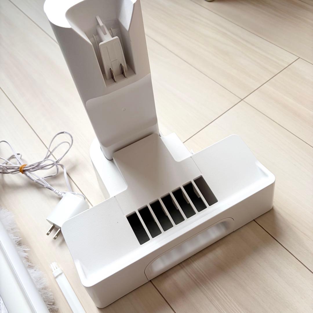 【１ヶ月間使用】マジカリーナ　サイクロン式　置くだけ充電