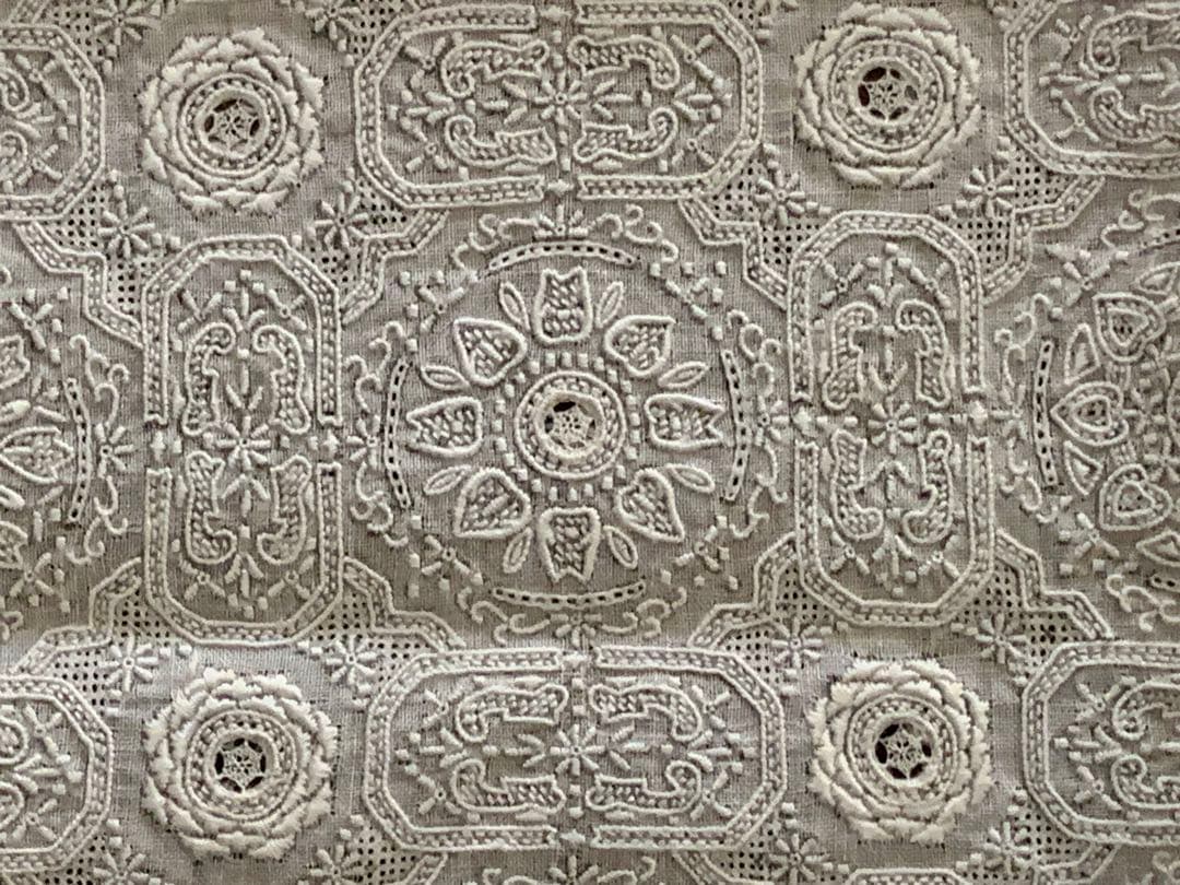 【新品】スワトウ刺繍ハンカチ 約30cm x 30cm