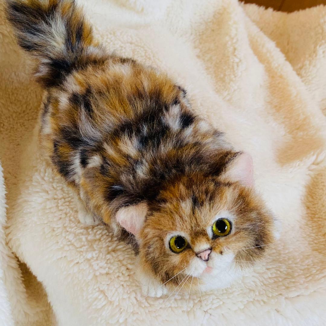羊毛フェルト猫　全身　リアル可愛い三毛のサイベリアン