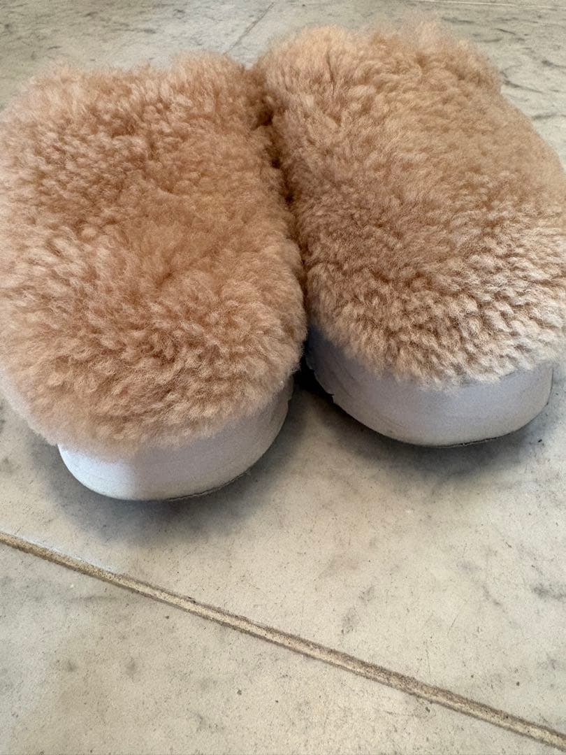 UGG ベージュ ファー サンダル