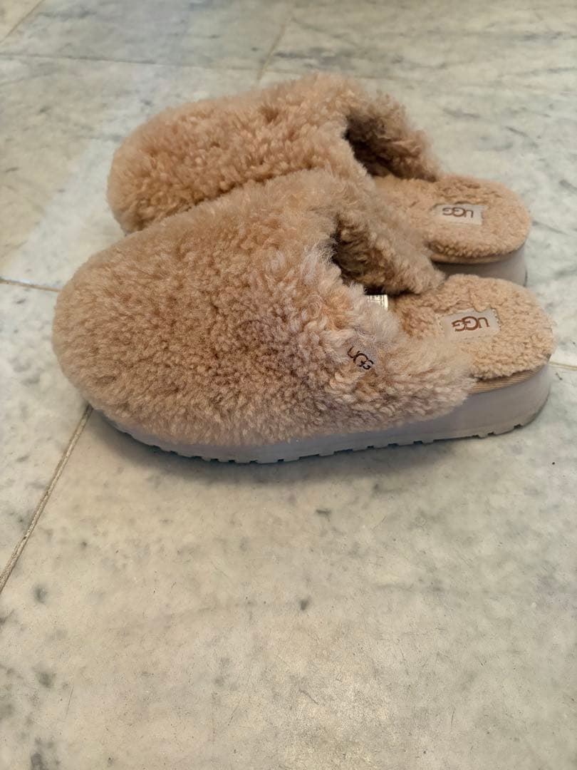 UGG ベージュ ファー サンダル
