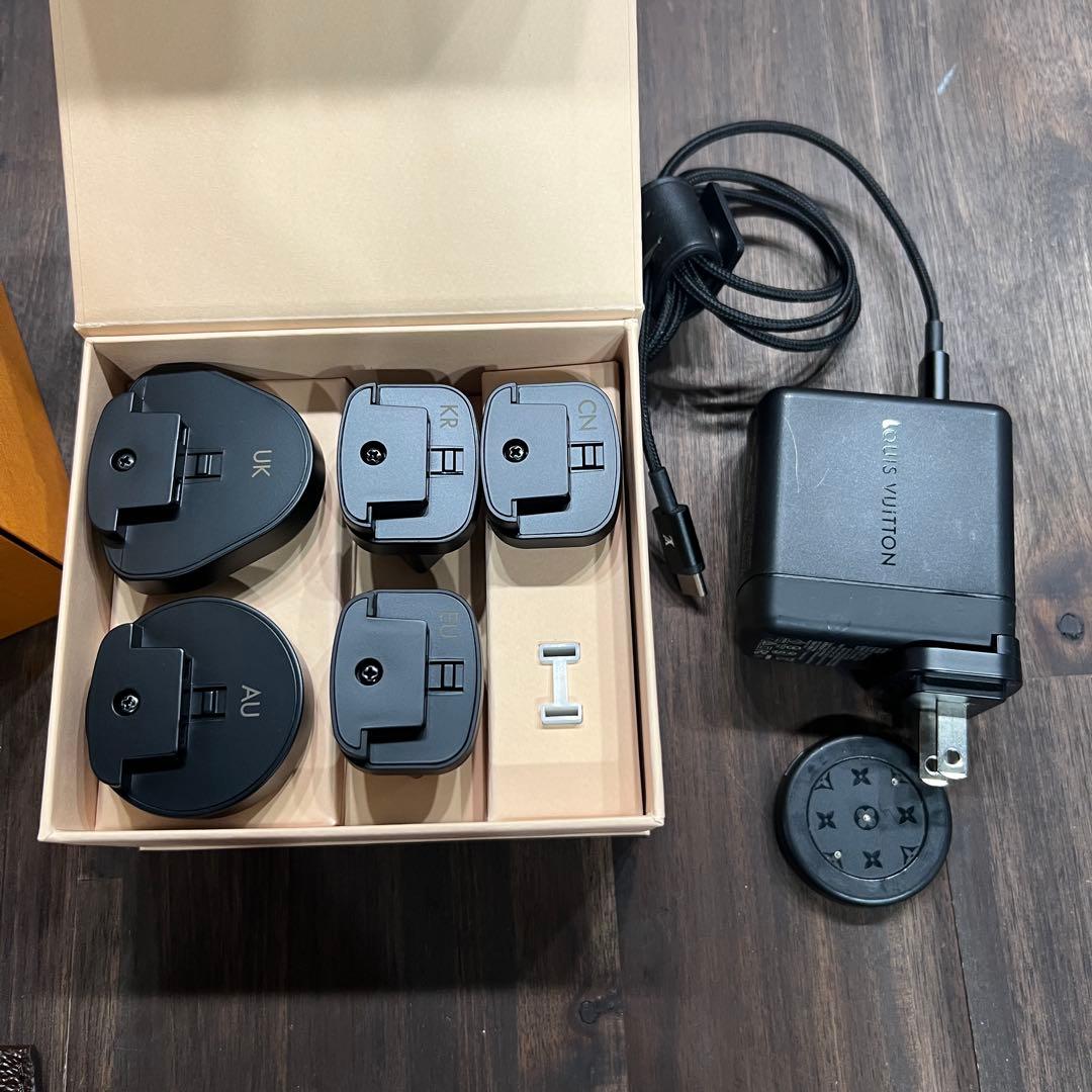 ルイヴィトン タンブール ホライゾン ライトアップ ブラック C006110