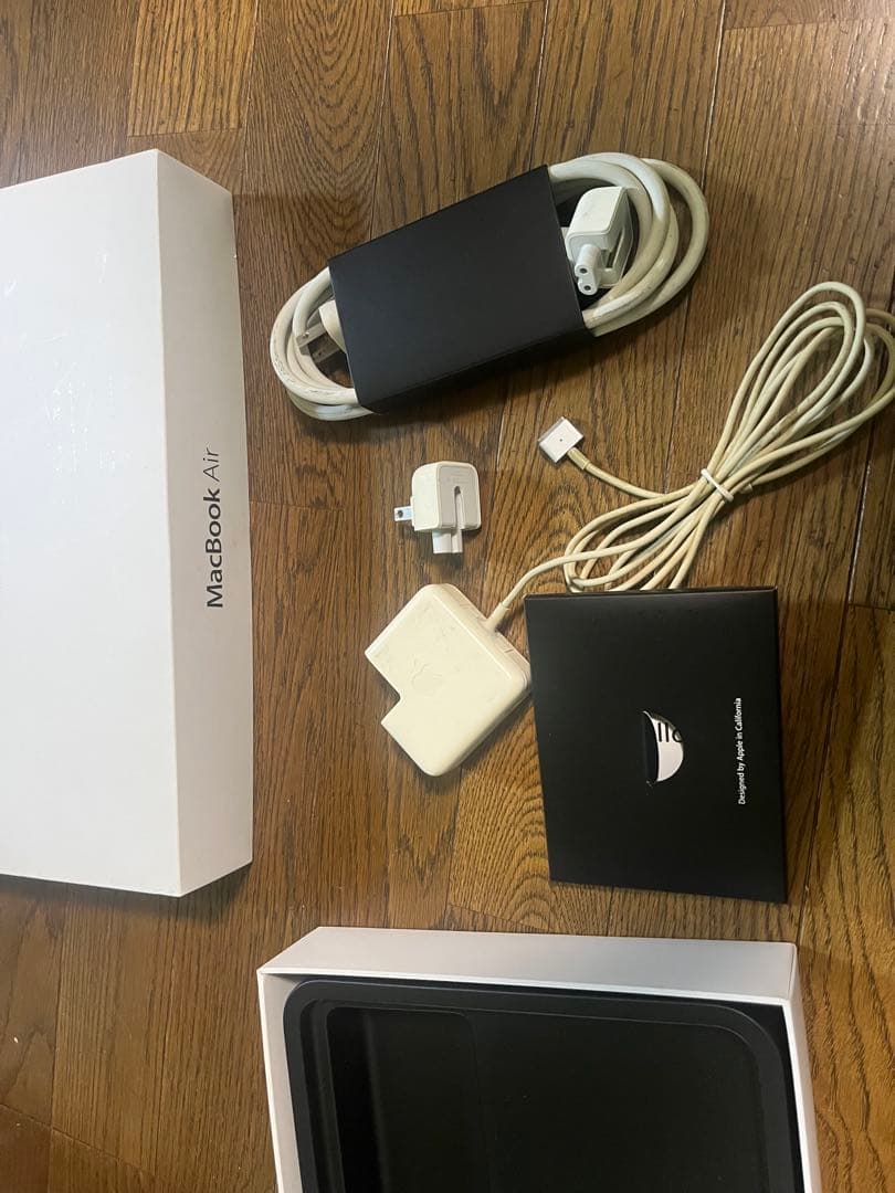 Apple MacBook Air 11インチ　オマケ　箱付き　A1465