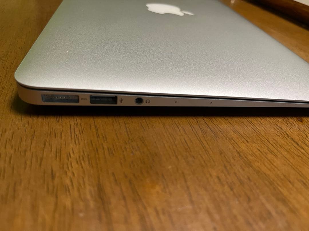Apple MacBook Air 11インチ　オマケ　箱付き　A1465