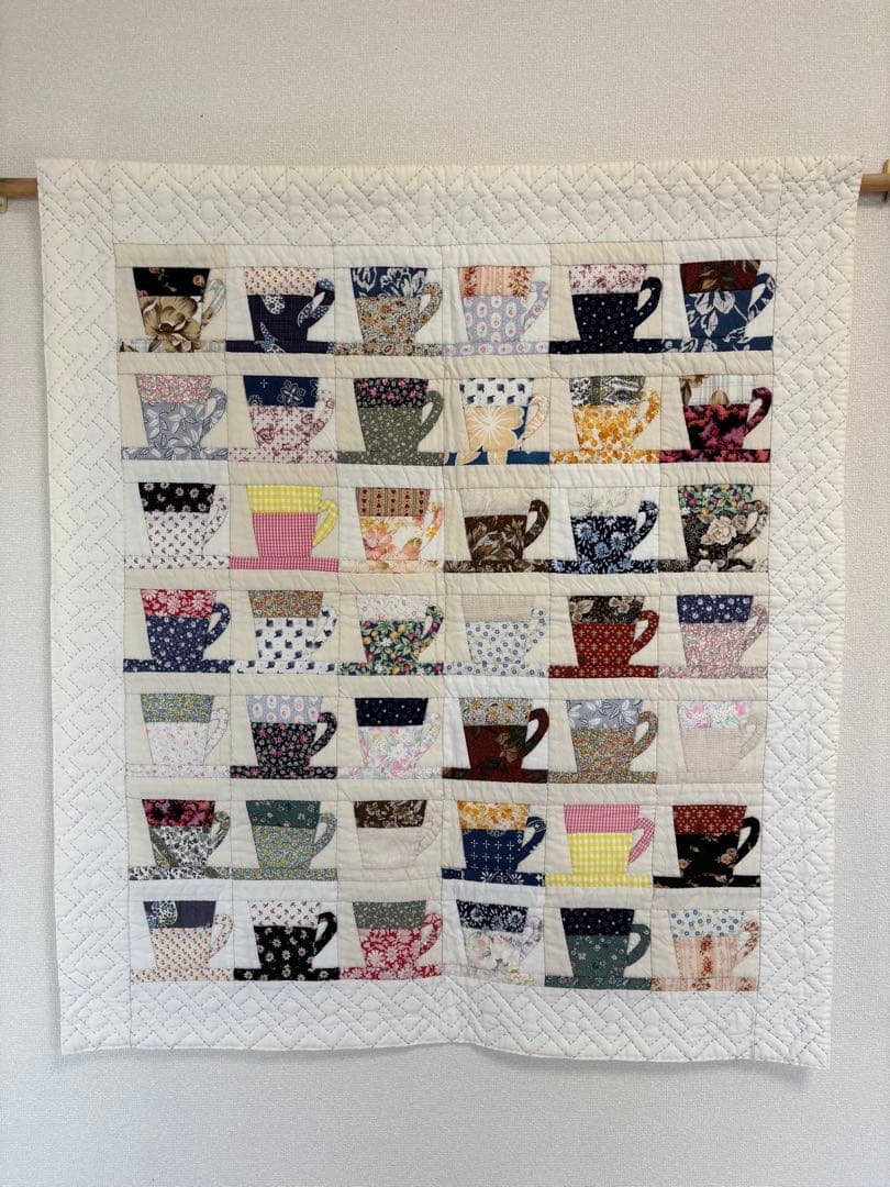 カップデザインのパッチワーク　タペストリー　ハンドメイド　壁掛け　洋風　カフェ