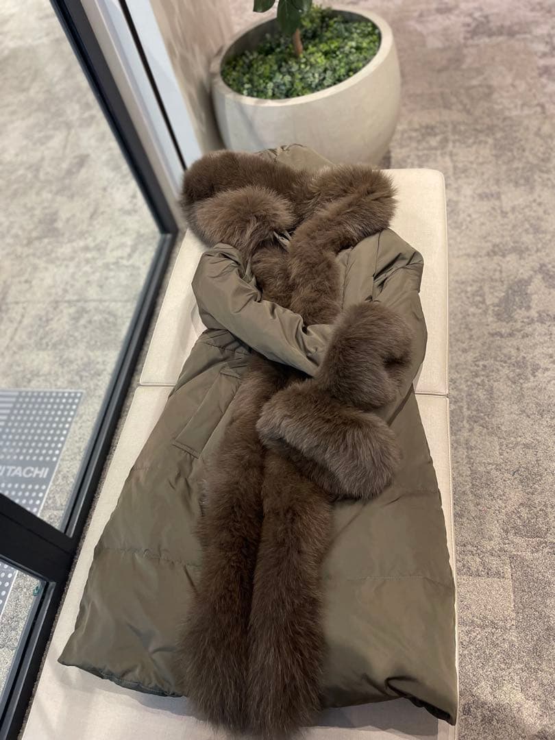 女優コート　フード付き　ロングダウンジャケット　グレースコンチネンタル　セオリー