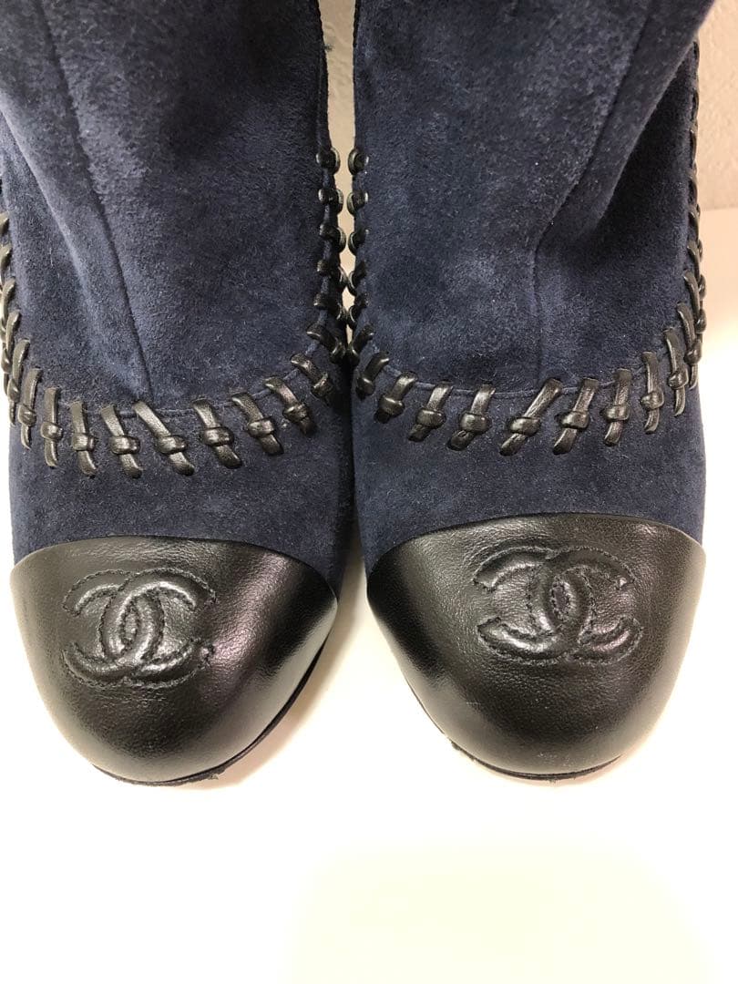 美品【CHANEL】ネイビー スエード ヒールブーツ　36サイズ