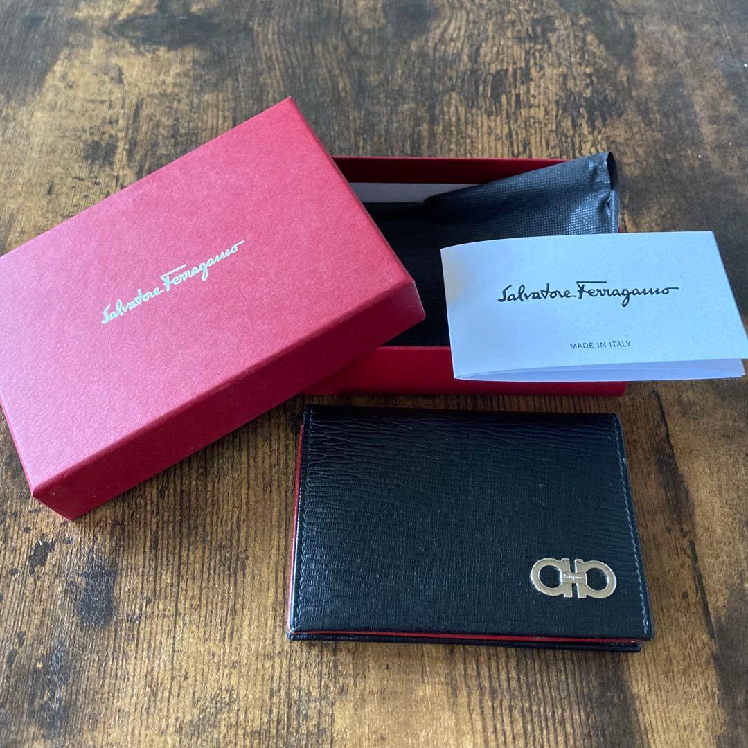 【フェラガモ 】名刺入れ 赤 Salvatore Ferragamo