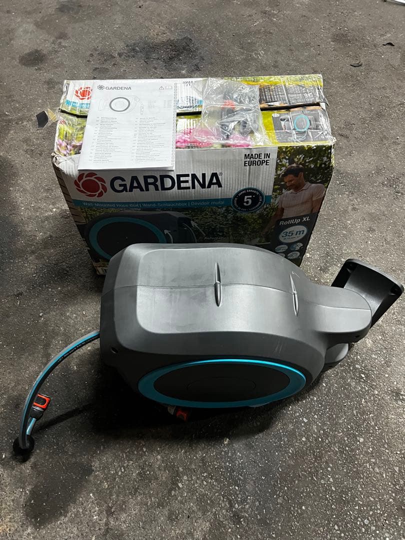 送料込み新品未使用！GARDENA ガルデナ壁掛式自動巻取りホースボックス XL