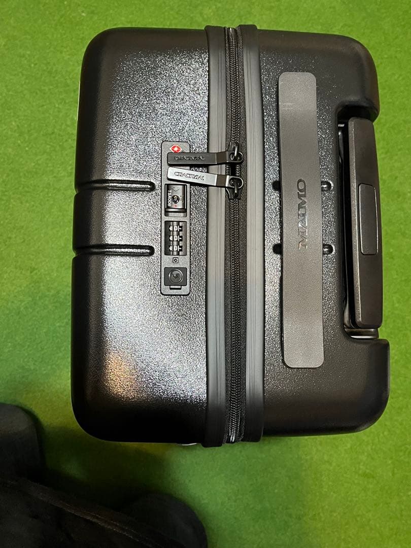 ブラックキャリーケース 4輪 ダブルジッパー