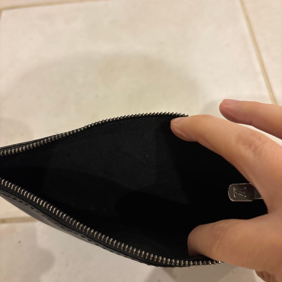 Louis Vuitton エピレザー ブラックポーチ