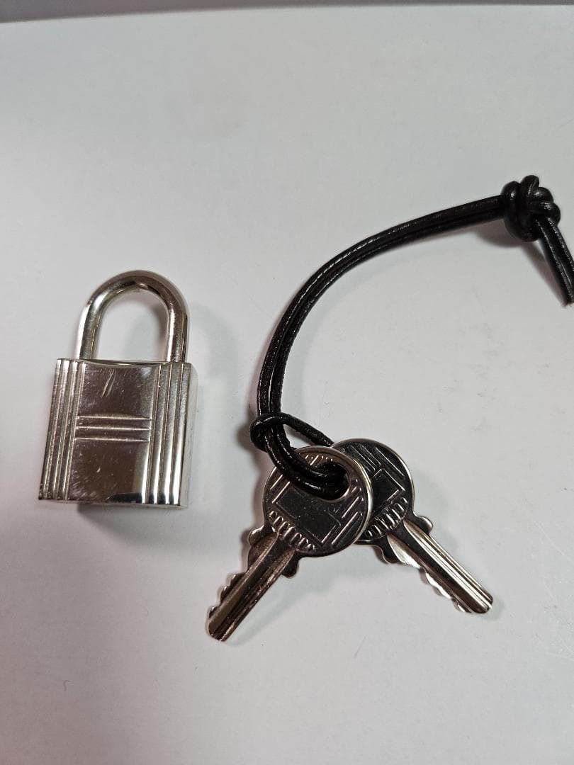 HERMÈS 南京錠 鍵2本付き