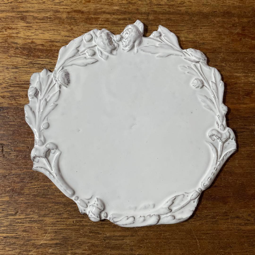 短期出品　アスティエ •ド•ヴィラット　ジベアドゥベ　ローズ柄白いプレート