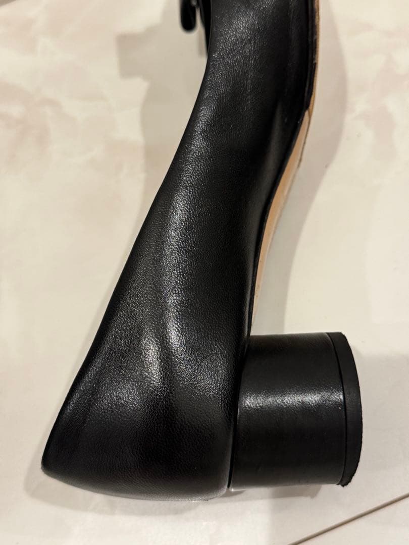 Ferragamo ブラック リボン付きパンプス