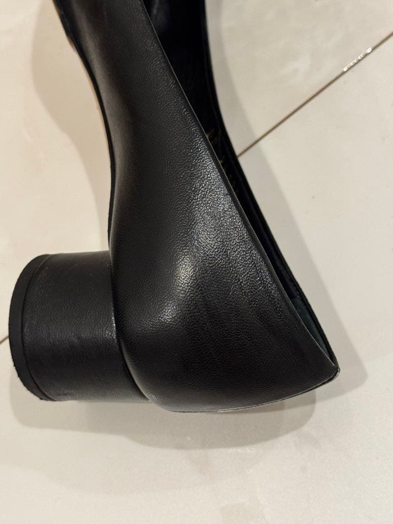 Ferragamo ブラック リボン付きパンプス