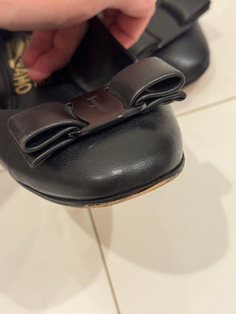 Ferragamo ブラック リボン付きパンプス