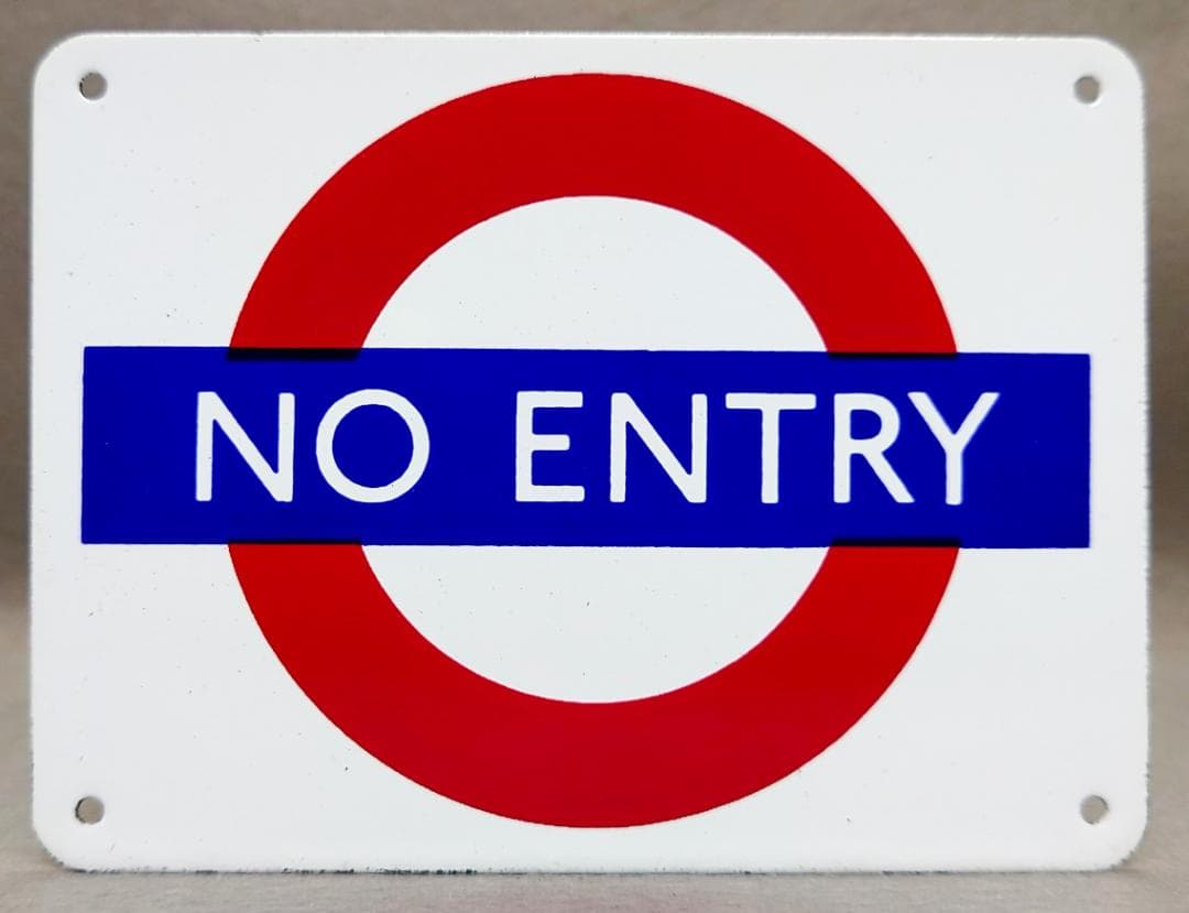 PRIVATE　NO ENTRY　London Transport