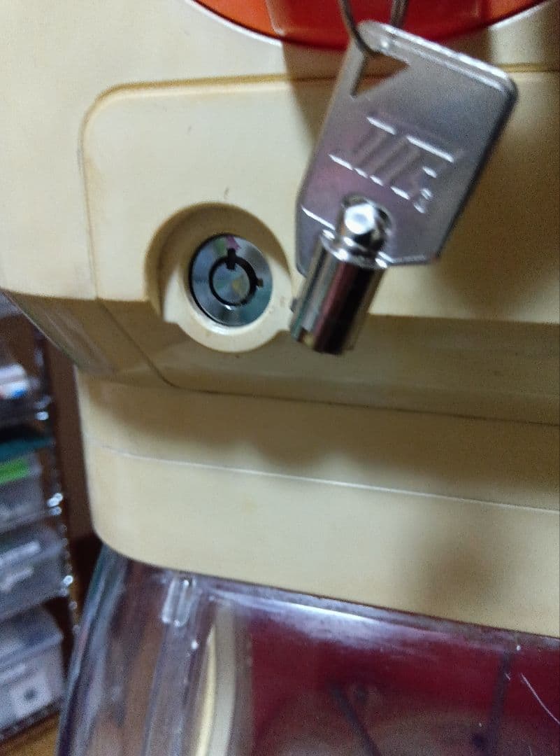 【カギ付！】ガチャガチャ　本体　スリムボーイ　ユージン　カプセルステーション