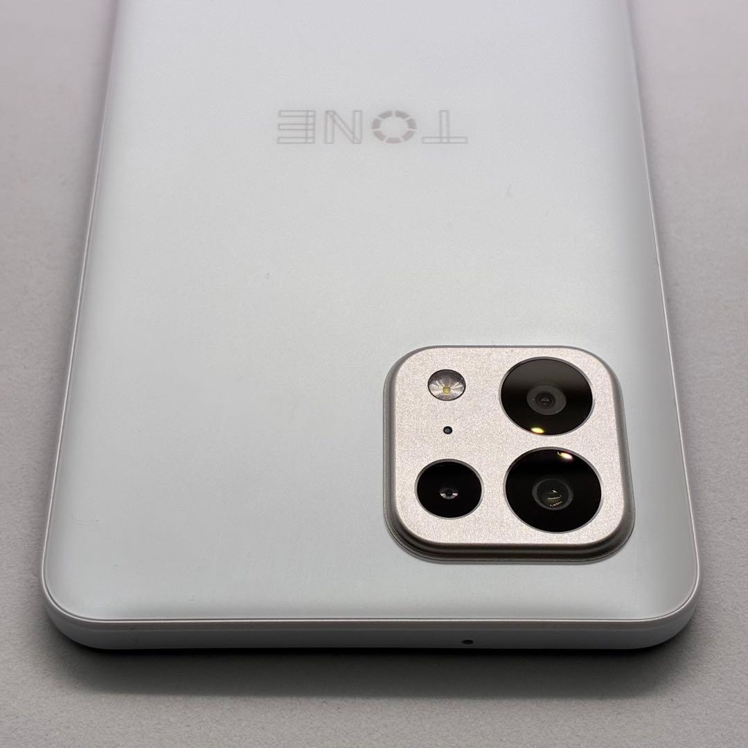 6435 TONE スマートフォン e22