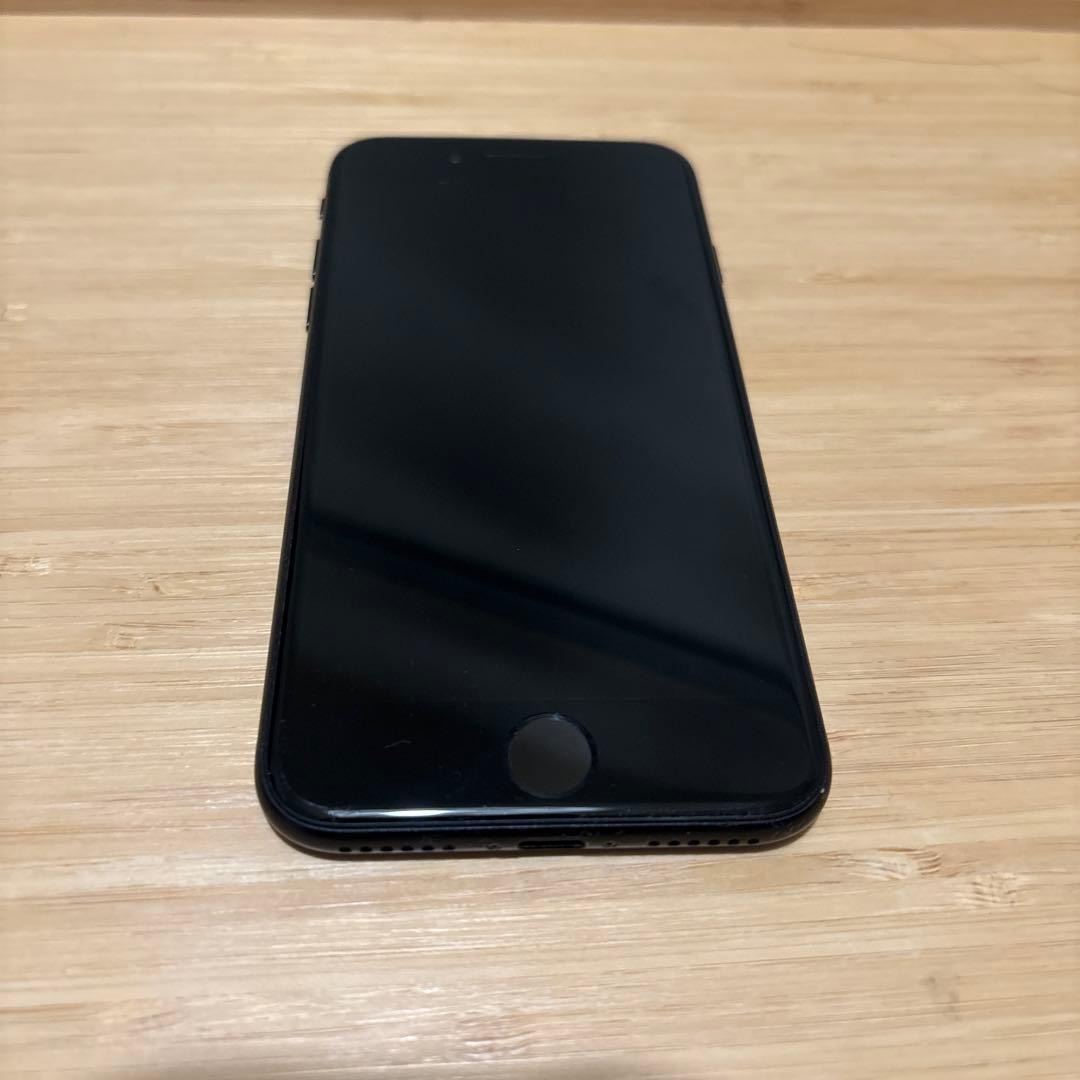 Apple iPhone SE 第二世代　64GB ブラック 本体