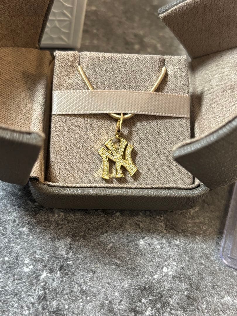 johnnyゆきざき×MLB プティチャーム　NYヤンキースモデル