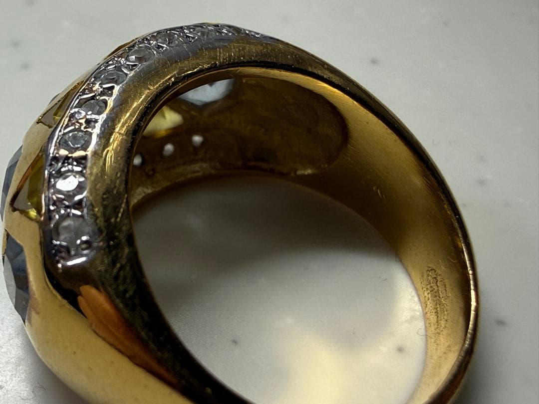 ゴールド リング 海外刻印？ 石付き / 素材 石 不明